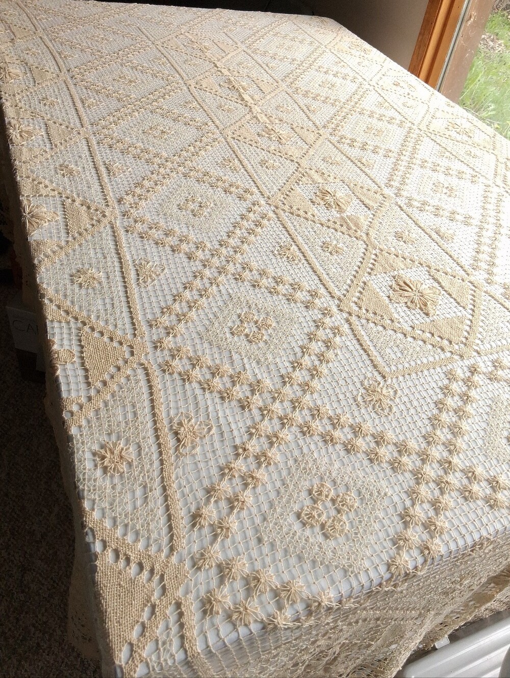 Vintage Hand Crochet Cotton Lace Tablecloth Floral 110”x70” Rectangular ivory